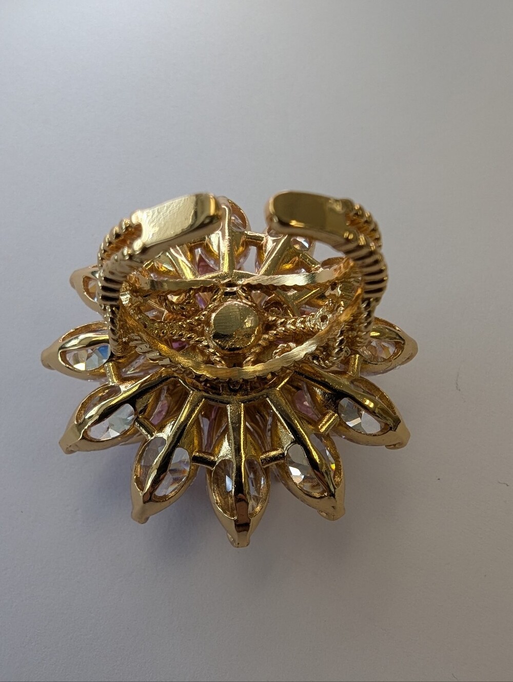 EC GLASS CRYSTAL GOLD TONE RING - Picture 3 of 7